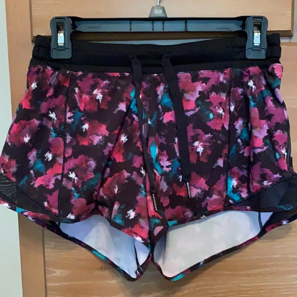 lululemon athletica Pants - Lululemon Hotty Hot Short Long 4”